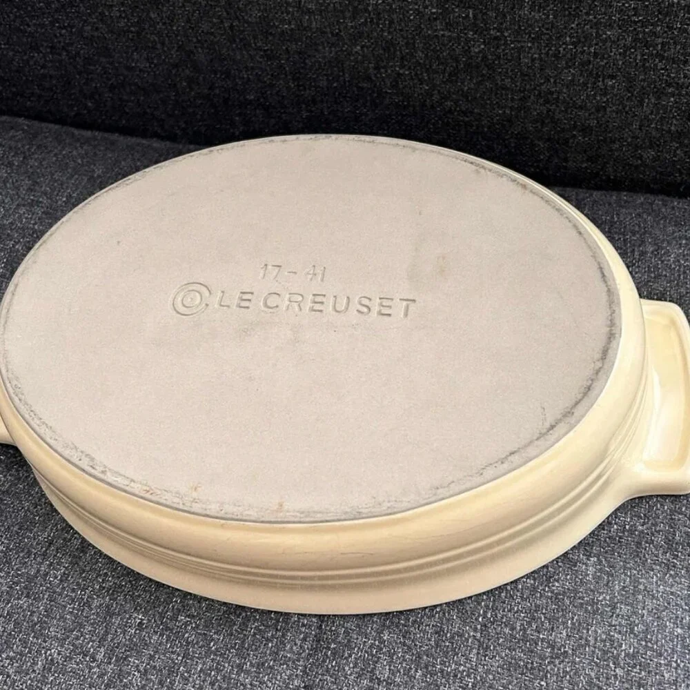 Le Creuset Stoneware Cream Oval Baking Dish 12.25” x 8”